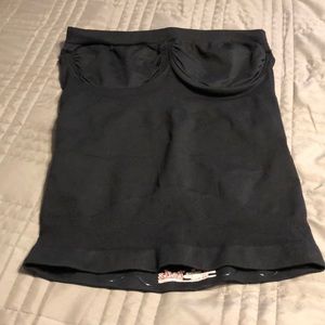 Strapless shape wear